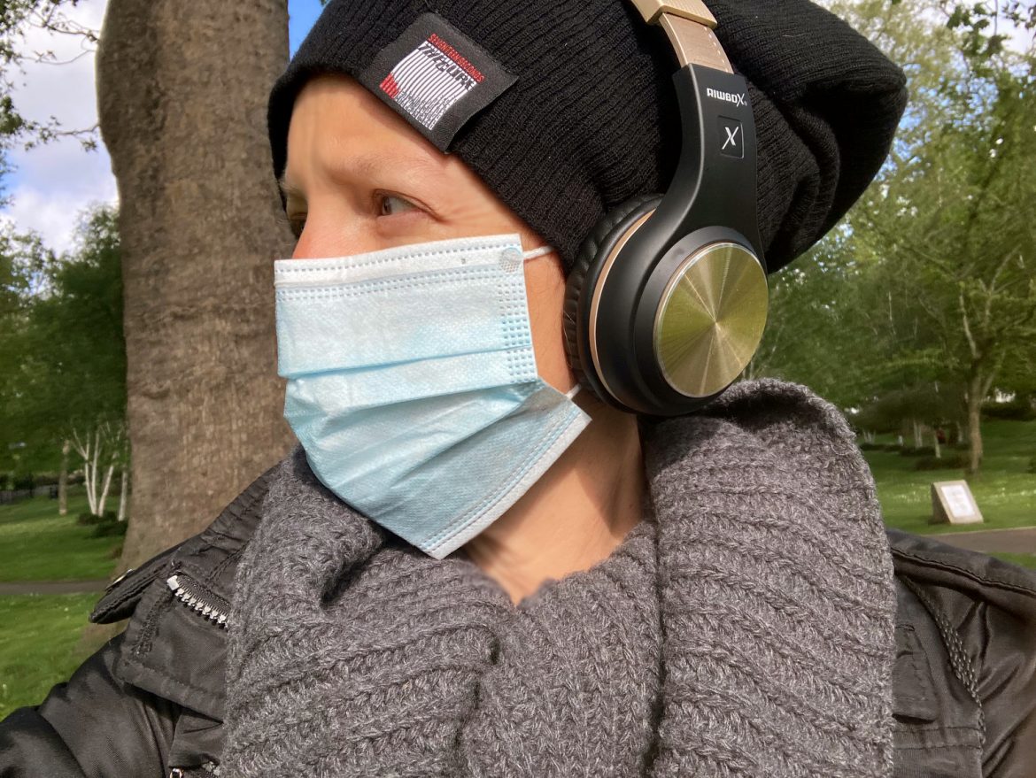 Woman with a facemask and headset